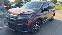 2021 Honda Pilot Touring w/Rear Captain's Chairs