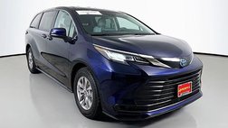 2022 Toyota Sienna LE 8-Passenger