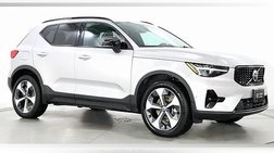 2025 Volvo XC40 B5 Plus Dark Theme