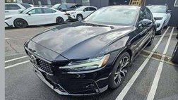 2024 Volvo S60 B5 Plus Dark Theme