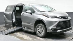 2026 Toyota Sienna XLE Van 4D