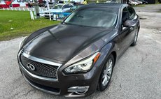 2017 Infiniti Q70 3.7
