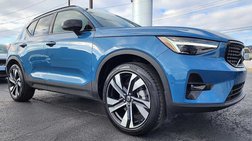 2024 Volvo XC40 B5 Ultimate Dark Theme