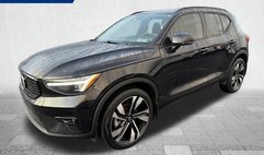 2025 Volvo XC40 B5 Ultra Dark Theme