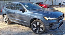 2025 Volvo XC60 T8 Plus Dark Theme