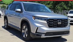 2023 Honda Pilot EX-L w/Rear Captain's Chairs