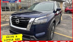 2024 Nissan Pathfinder SV