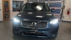 2022 Volvo XC90 T6 Momentum 7-Passenger