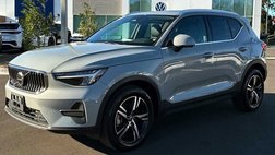 2025 Volvo XC40 B5 Core Bright Theme