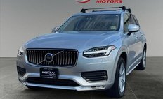 2021 Volvo XC90 T6 Momentum 6-Passenger