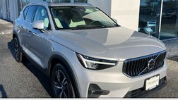 2023 Volvo XC40 B5 Plus Bright Theme