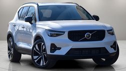 2025 Volvo XC40 B5 Plus Dark Theme
