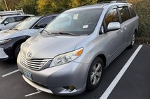 2016 Toyota Sienna LE