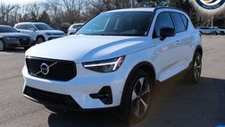 2025 Volvo XC40 B5 Plus Dark Theme