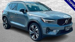 2023 Volvo XC40 B5 Plus Dark Theme