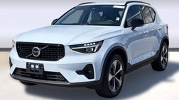 2024 Volvo XC40 B5 Plus Dark Theme