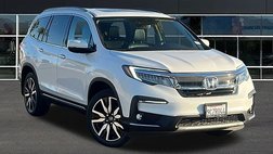 2022 Honda Pilot Touring w/Rear Captain's Chairs