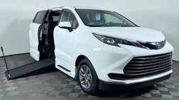2025 Toyota Sienna LE 8-Passenger