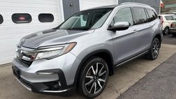 2022 Honda Pilot Touring w/Rear Captain's Chairs