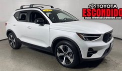 2023 Volvo XC40 B4 Ultimate Dark Theme