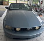2005 Ford Mustang GT Deluxe