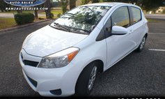 2012 Toyota Yaris SE 5-Door AT