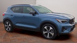 2025 Volvo XC40 B5 Plus Dark Theme