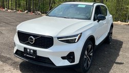 2025 Volvo XC40 B5 Ultra Dark Theme