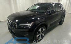2025 Volvo XC40 B5 Plus Bright Theme
