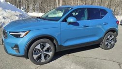 2023 Volvo XC40 B5 Plus Bright Theme