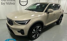 2025 Volvo XC40 B5 Ultra Bright Theme