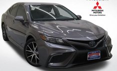2022 Toyota Camry Hybrid SE