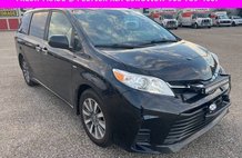 2020 Toyota Sienna LE 7-Passenger