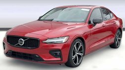 2023 Volvo S60 B5 Plus Dark Theme