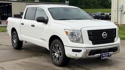 2023 Nissan Titan SV