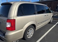 2016 Chrysler Town and Country Touring