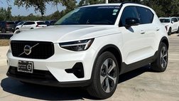 2023 Volvo XC40 B5 Plus Dark Theme