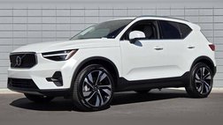 2025 Volvo XC40 B5 Ultra Bright Theme