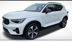 2025 Volvo XC40 B5 Plus Dark Theme