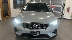 2025 Volvo XC40 B5 Core Bright Theme