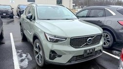 2024 Volvo XC40 B5 Plus Dark Theme