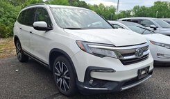 2019 Honda Pilot Touring w/Rear Captain's Chairs