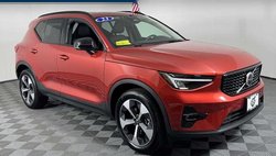 2023 Volvo XC40 B5 Plus Dark Theme