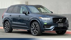 2023 Volvo XC90 Recharge T8 Ultimate Dark Theme