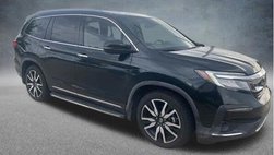 2019 Honda Pilot Touring w/Rear Captain's Chairs