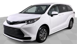 2022 Toyota Sienna LE 8-Passenger