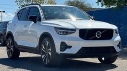 2025 Volvo XC40 B5 Plus Dark Theme