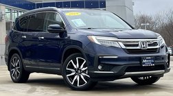 2019 Honda Pilot Touring w/Rear Captain's Chairs