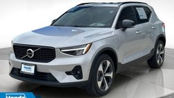 2023 Volvo XC40 B4 Ultimate Dark Theme