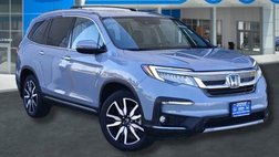 2022 Honda Pilot Touring w/Rear Captain's Chairs